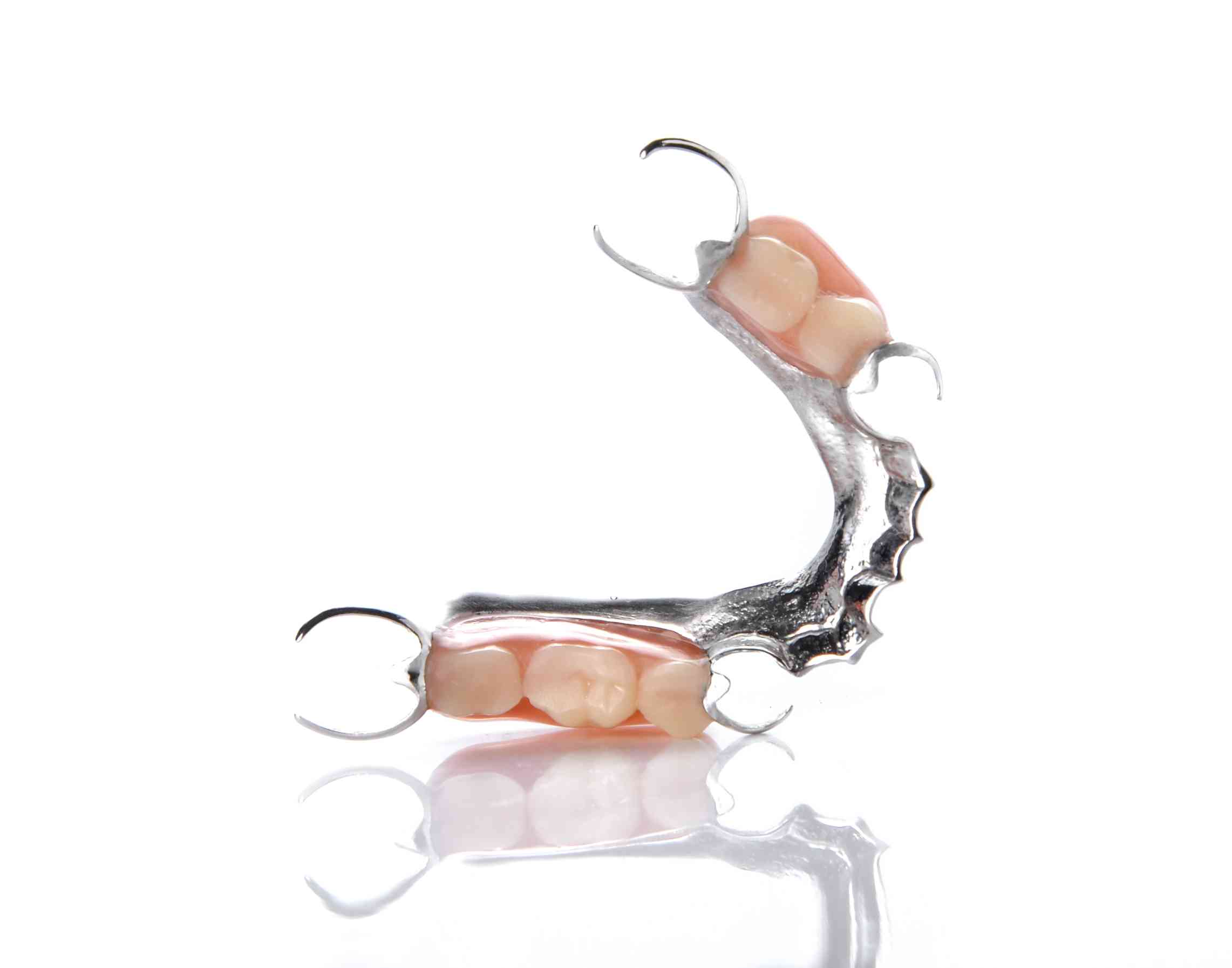 You are currently viewing Dentures: Top Tips On How To Clean Them